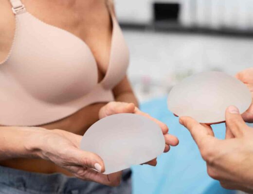 Mellnagyobbítás implantátummal